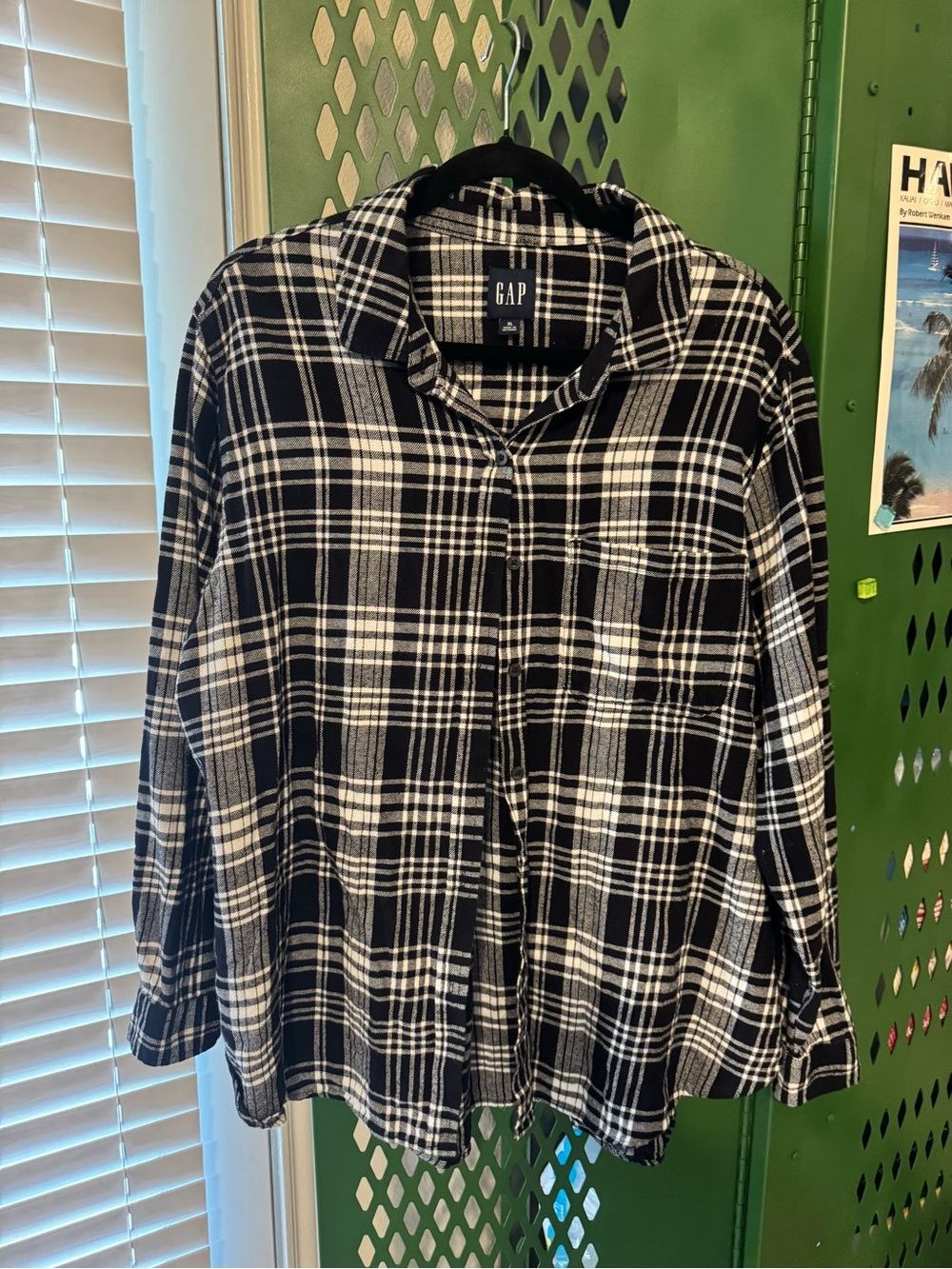 GAP Women’s Black and White Plaid Flannel Button Down Shirt (100% Cotton)